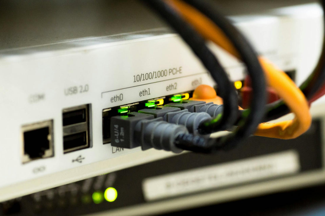 Can You Daisy Chain USB Hubs? The Definitive Guide (Risks & Best Practices)